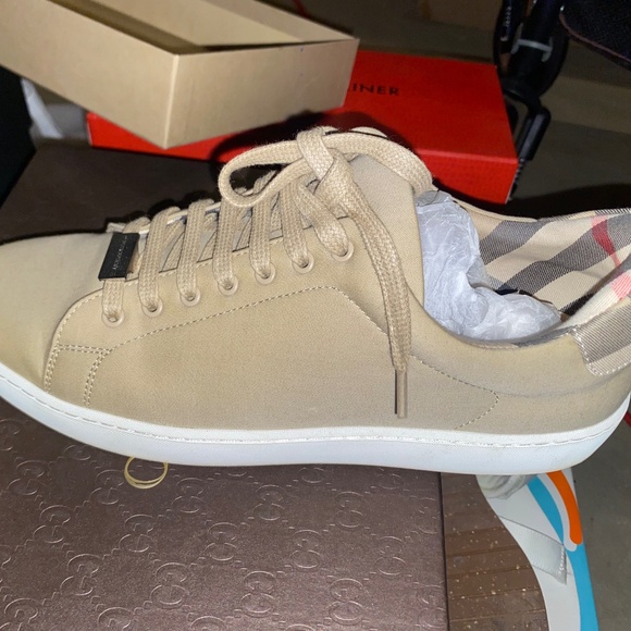 Burberry Sneakers - Picture 1 of 1